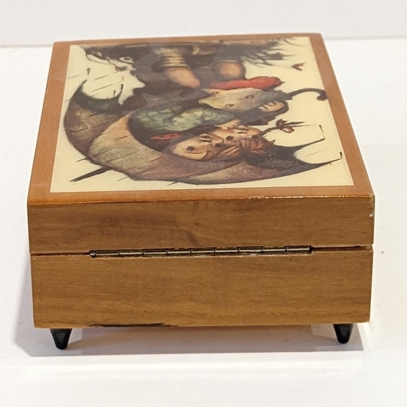 vintage Hummel jewelry music box - Picture 5 of 16